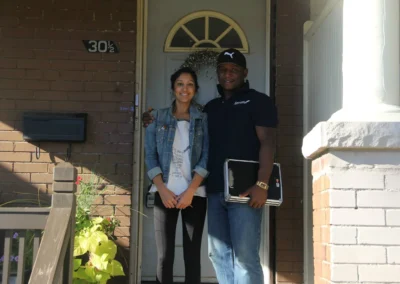 Movers in Toronto with customer